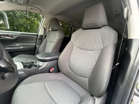 Used 2021 Toyota RAV4 XLE AWD/4WD image 20