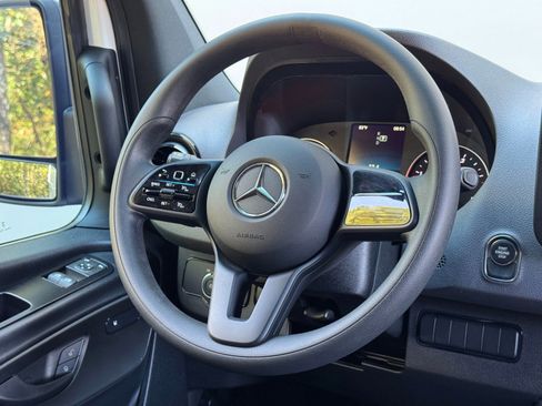 Used 2024 Mercedes-Benz Sprinter 3500 image 18