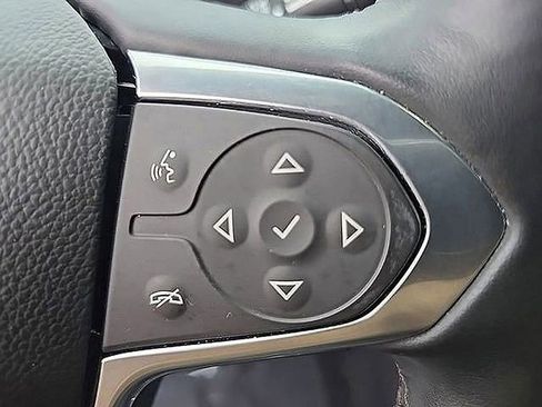 Used 2023 Chevrolet Traverse LT image 24