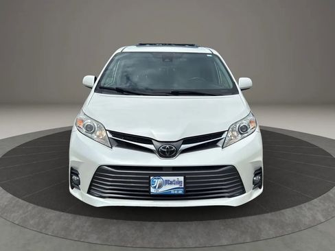 Used 2019 Toyota Sienna XLE image 22