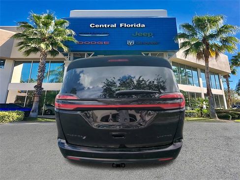 New 2026 Chrysler Pacifica Limited w/ S Appearance Package image 6