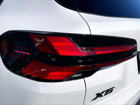 Used 2024 BMW X5 xDrive40i w/ Premium Package image 29