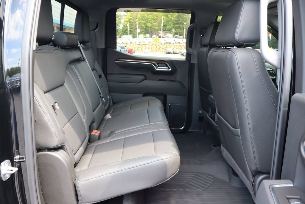 Used 2025 Chevrolet Silverado 1500 LT Trail Boss w/ Convenience Package II AWD/4WD image 18