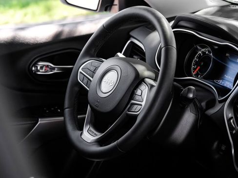 Used 2021 Jeep Cherokee Latitude Lux w/ Comfort/Convenience Group image 24