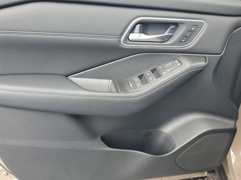 New 2025 Nissan Rogue Platinum w/ Platinum Premium Package image 12