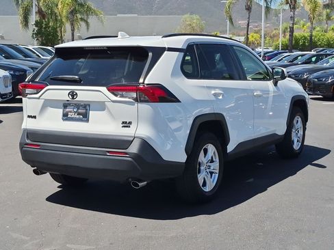 Used 2020 Toyota RAV4 XLE w/ XLE Grade Weather Package AWD/4WD image 10