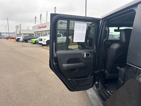 Used 2020 Jeep Gladiator Overland w/ Popular Equipment Package image 11