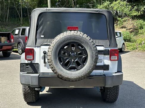 Used 2016 Jeep Wrangler Sport AWD/4WD image 4