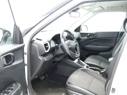 Used 2023 Hyundai Venue Limited FWD image 27