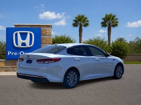 Used 2018 Kia Optima LX w/ 17" Alloy Wheels Package FWD image 4
