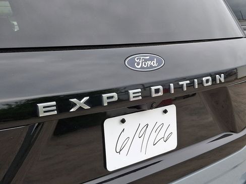 Used 2025 Ford Expedition Active AWD/4WD image 9
