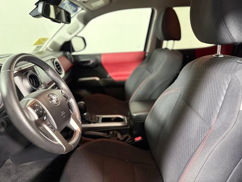 Used 2022 Toyota Tacoma SR5 AWD/4WD image 19