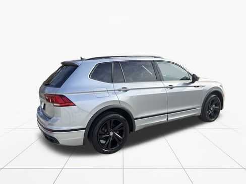 Used 2024 Volkswagen Tiguan SE R-Line image 9