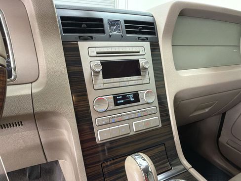 Used 2007 Lincoln Navigator 2WD image 17