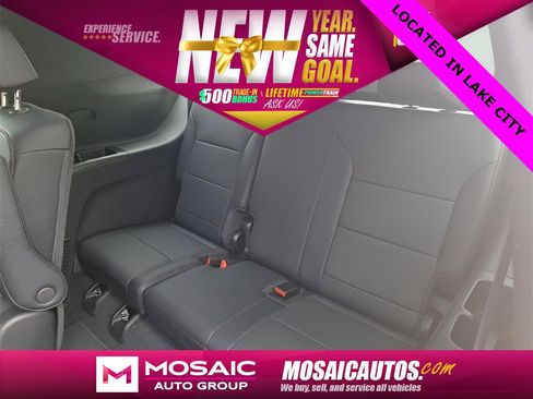 Used 2025 Chevrolet Traverse Z71 image 22