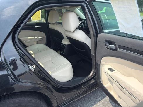 Used 2018 Chrysler 300 Touring L AWD/4WD image 14