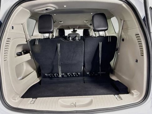 Used 2024 Chrysler Pacifica Touring-L FWD image 33