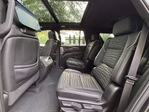 Used 2024 Cadillac Escalade Premium Luxury Platinum AWD/4WD image 27