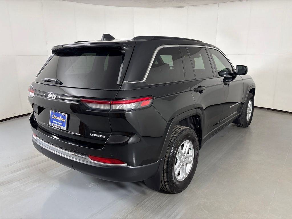 Used 2025 Jeep Grand Cherokee Laredo w/ MOPAR Finishing Package RWD image 8