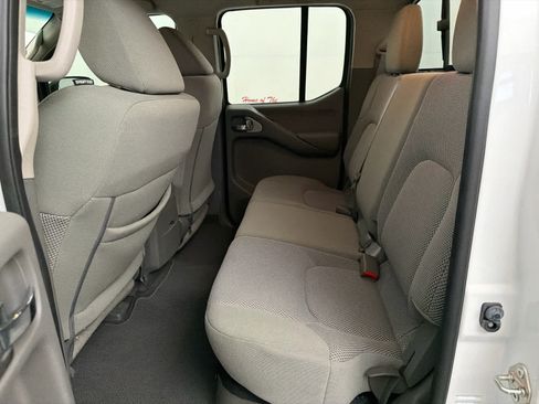 Used 2018 Nissan Frontier SV w/ Value Truck Package RWD image 16