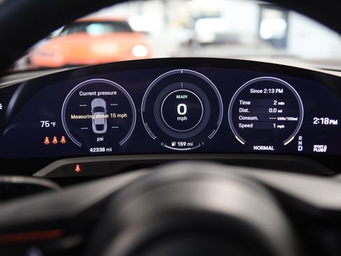 Used 2022 Porsche Taycan RWD image 17