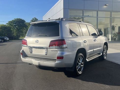 Used 2013 Lexus LX 570 4WD w/ Luxury Pkg image 3
