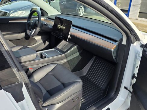 Used 2024 Tesla Model Y Long Range image 12