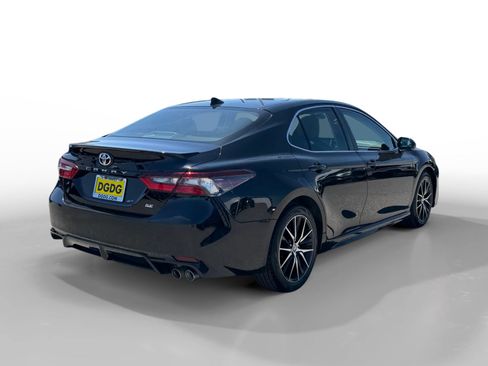 Used 2024 Toyota Camry SE FWD image 5