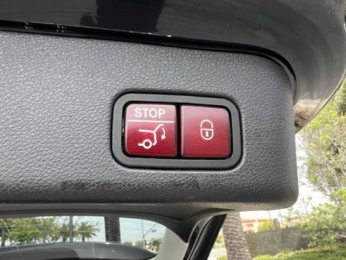 Used 2015 Mercedes-Benz ML 350 4MATIC w/ Premium 1 Package image 12