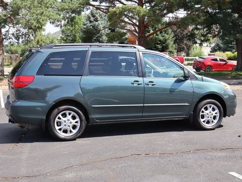 Used 2005 Toyota Sienna LE w/ LE Pkg 4 AWD/4WD image 4