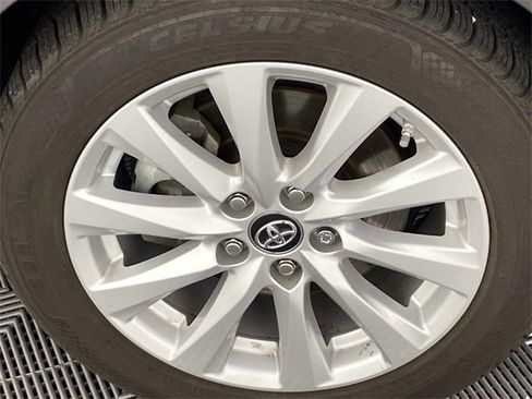 Used 2018 Toyota Camry LE image 27
