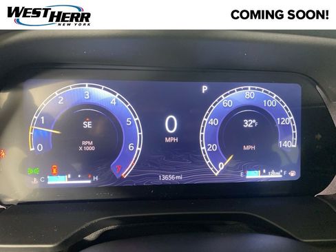 Used 2024 Jeep Grand Cherokee Limited image 2