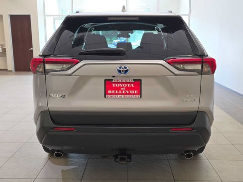 Used 2019 Toyota RAV4 LE w/ Carpet Mat Package AWD/4WD image 5