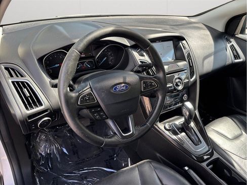 Used 2016 Ford Focus Titanium FWD image 6