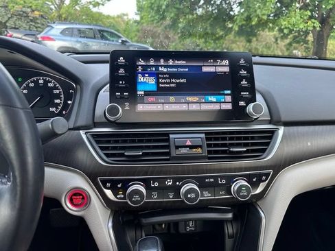 Used 2018 Honda Accord Touring image 15