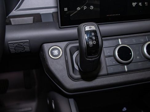 Used 2025 Land Rover Defender 130 X-Dynamic SE image 19