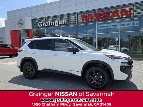 Used 2025 Nissan Rogue SV AWD/4WD image 1