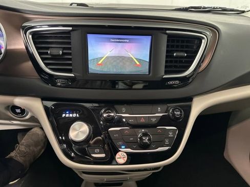 Used 2023 Chrysler Voyager LX image 22