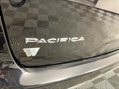 Used 2025 Chrysler Pacifica Select FWD image 24