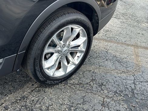 Used 2015 Ford Explorer XLT w/ Equipment Group 202B image 9