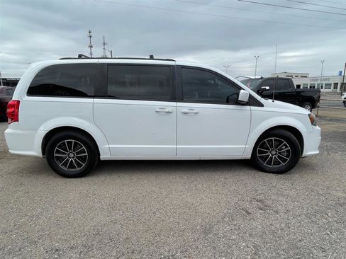 Used 2019 Dodge Grand Caravan GT image 3