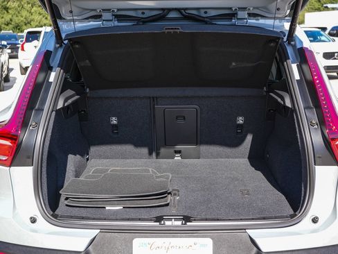 Used 2024 Volvo XC40 B5 Plus w/ Climate Package AWD/4WD image 27