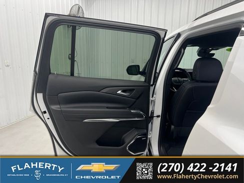 Used 2025 Chevrolet Traverse Z71 w/ Enhanced Driving Package AWD/4WD image 10
