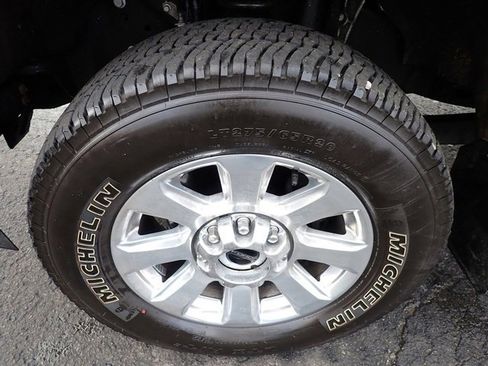 Certified 2022 Ford F350 Platinum w/ FX4 Off-Road Package image 11