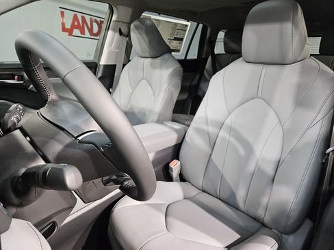 New 2026 Toyota Highlander Limited AWD/4WD image 12