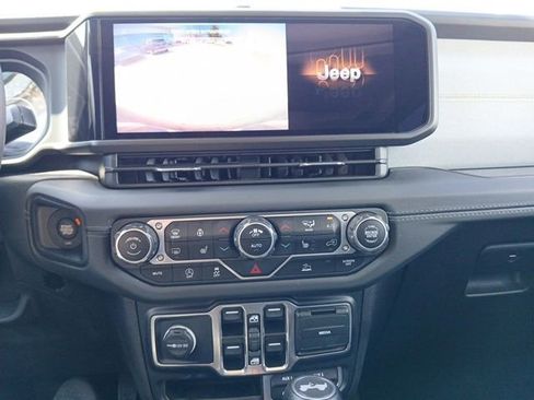 Used 2024 Jeep Wrangler Sahara image 21