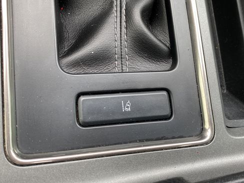 Used 2018 Ford F150 Raptor w/ Equipment Group 802A Luxury AWD/4WD image 36