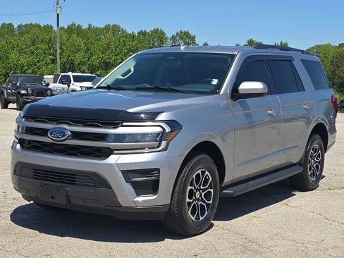 Used 2024 Ford Expedition XLT image 1
