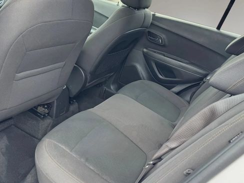 Used 2017 Chevrolet Trax LS FWD image 12