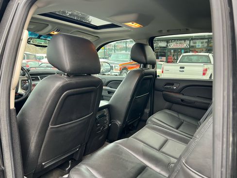 Used 2013 Chevrolet Avalanche LTZ image 12